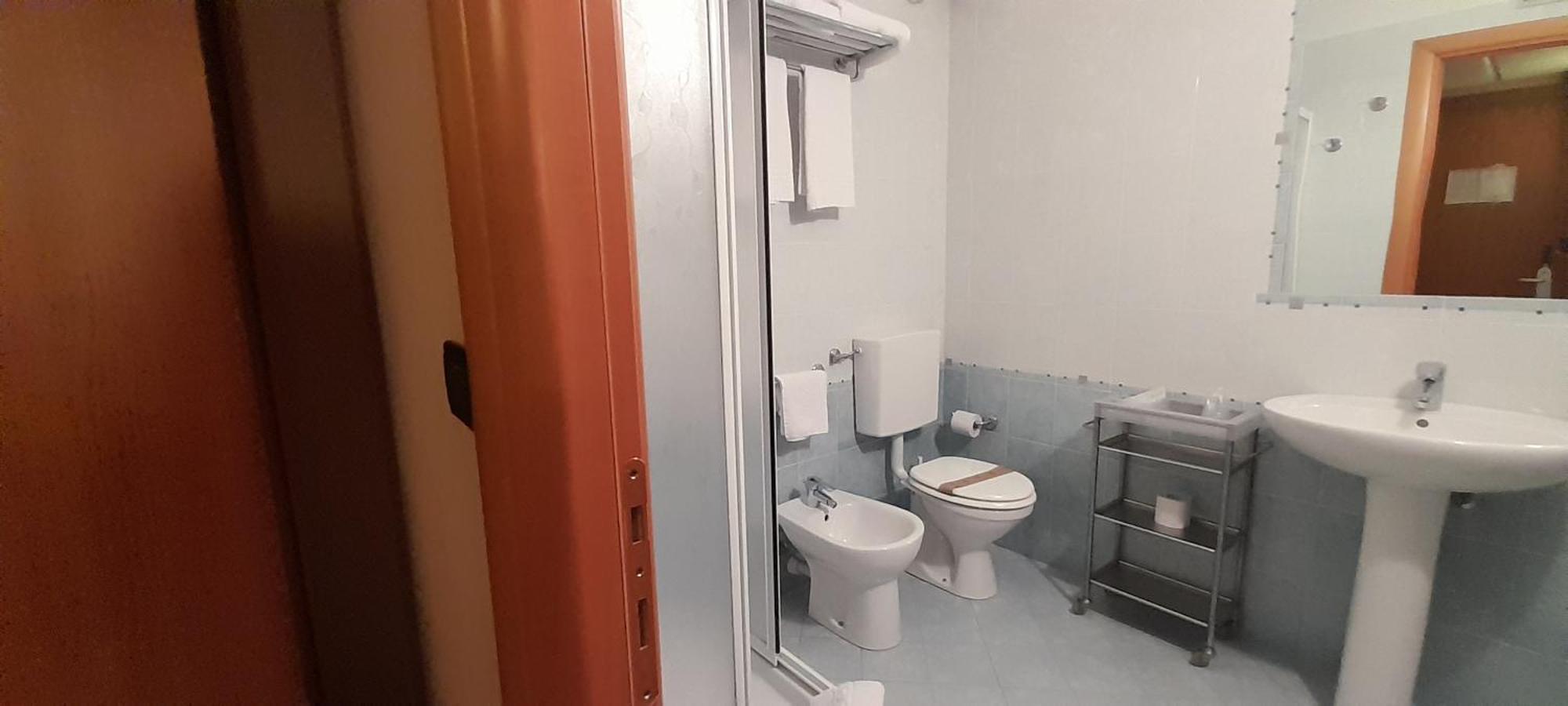 Hotel Ceretto Busca Екстер'єр фото